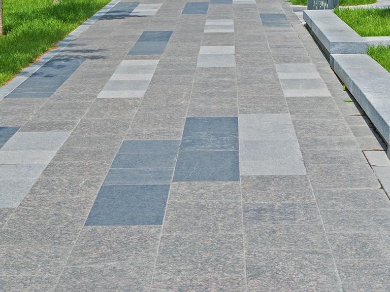 płyty posadzkowe w parku